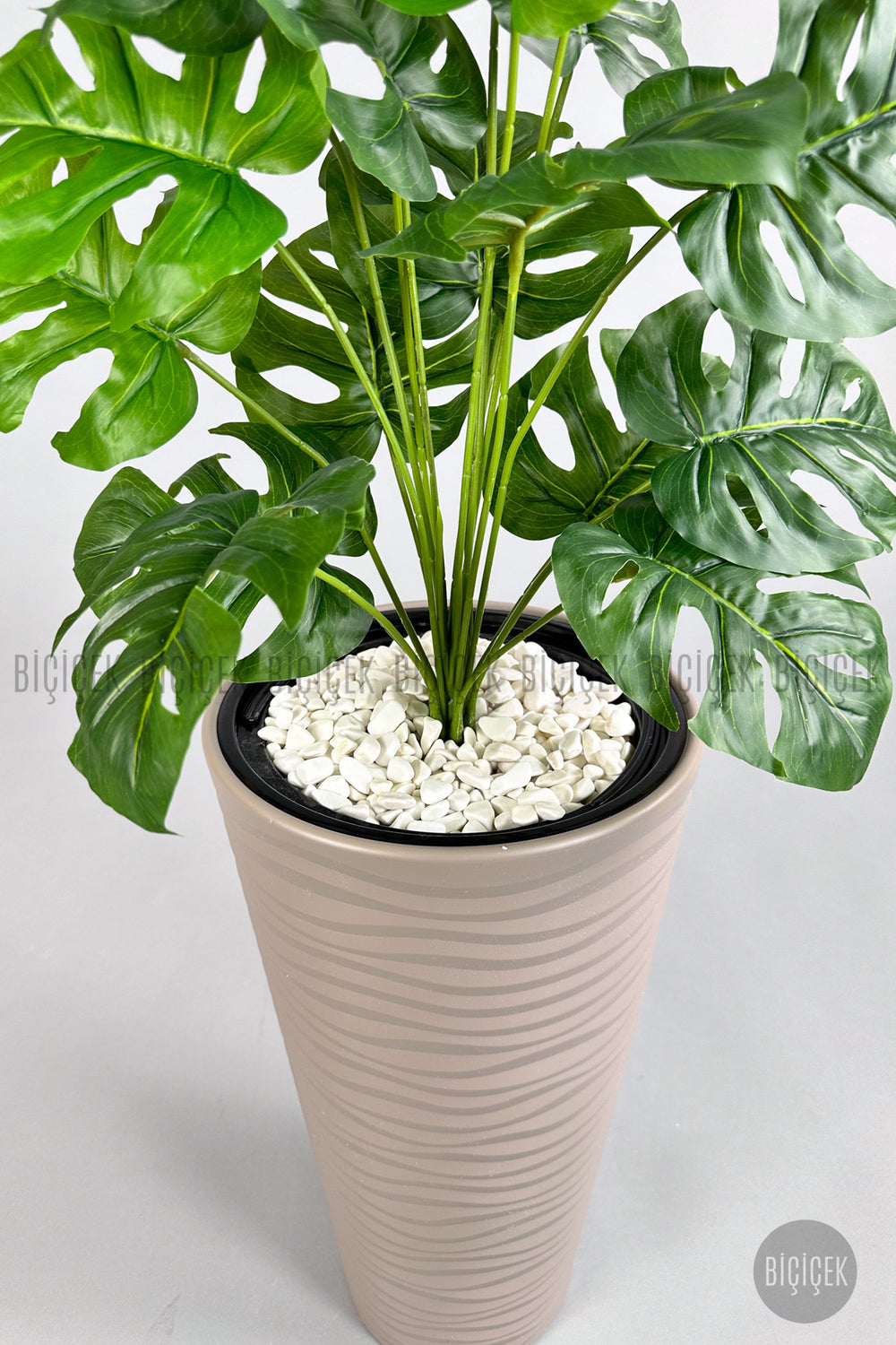 Yapay Monstera Deve Tabani Bi̇tki̇si̇ 130 Cm Mocha Kumsal Saksıda